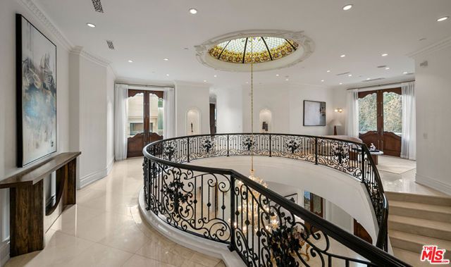 1021 N Crescent Drive, Beverly Hills, CA 90210