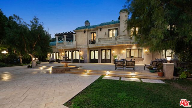 1021 N Crescent Drive, Beverly Hills, CA 90210