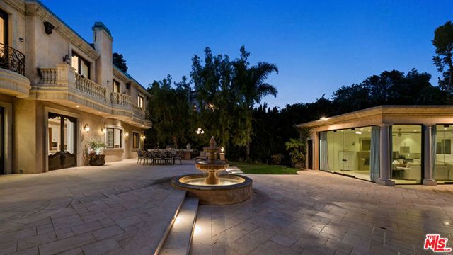 1021 N Crescent Drive, Beverly Hills, CA 90210