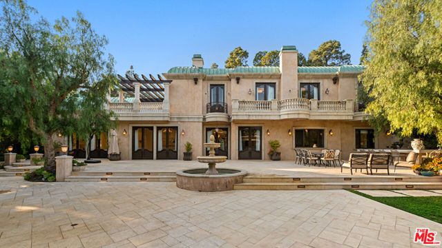 1021 N Crescent Drive, Beverly Hills, CA 90210