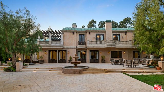 1021 N Crescent Drive, Beverly Hills, CA 90210