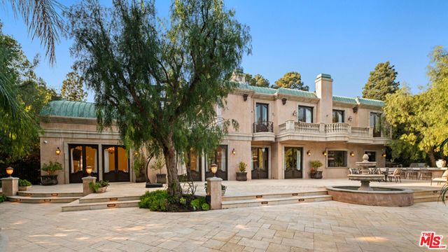 1021 N Crescent Drive, Beverly Hills, CA 90210