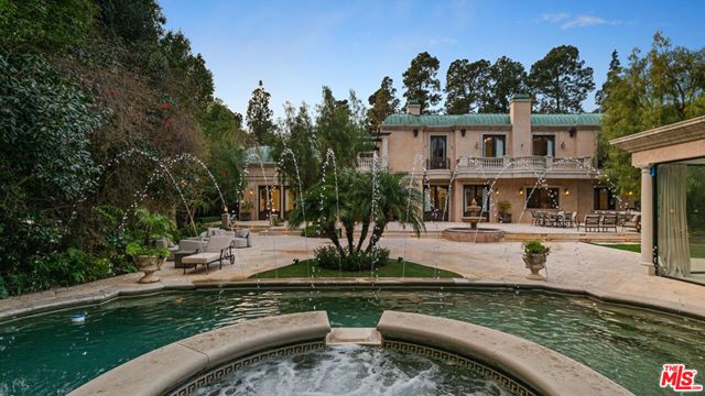 1021 N Crescent Drive, Beverly Hills, CA 90210