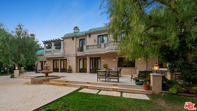 1021 N Crescent Drive, Beverly Hills, CA 90210
