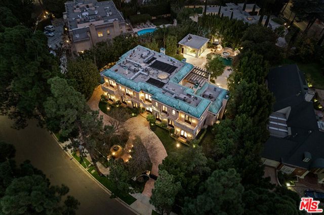 1021 N Crescent Drive, Beverly Hills, CA 90210