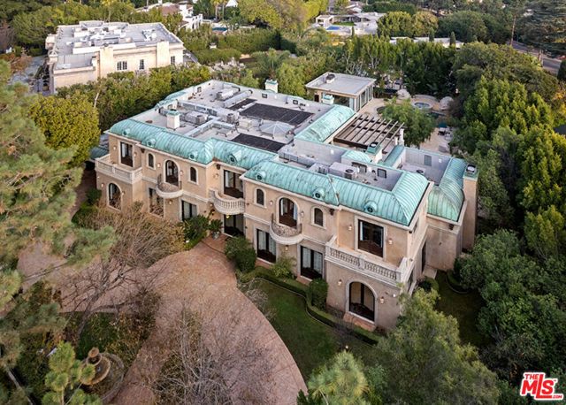 1021 N Crescent Drive, Beverly Hills, CA 90210