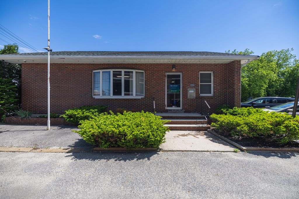 34 Bates Street, Lewiston, ME 04240 — photo 2