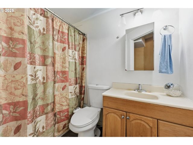 13325 Sw LARSON St, Beaverton, OR 97005