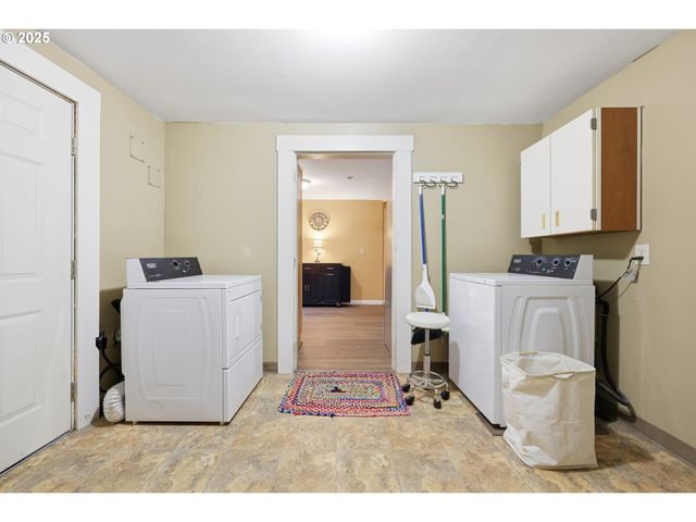 13325 Sw LARSON St, Beaverton, OR 97005