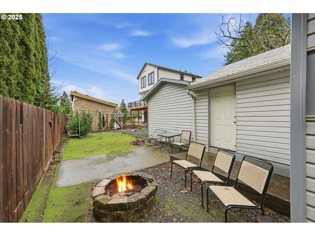 13325 Sw LARSON St, Beaverton, OR 97005
