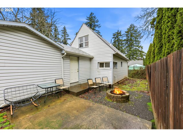 13325 Sw LARSON St, Beaverton, OR 97005