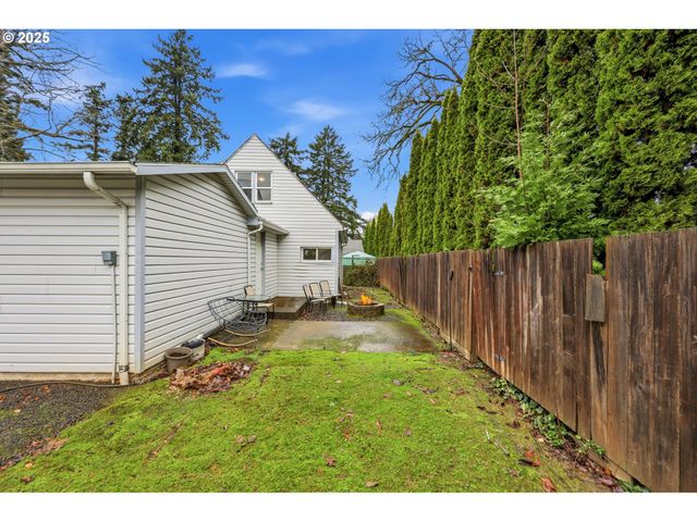 13325 Sw LARSON St, Beaverton, OR 97005