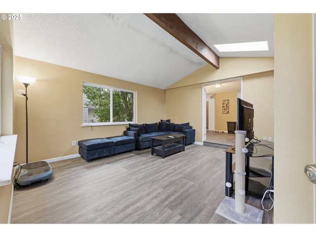 13325 Sw LARSON St, Beaverton, OR 97005