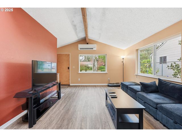 13325 Sw LARSON St, Beaverton, OR 97005