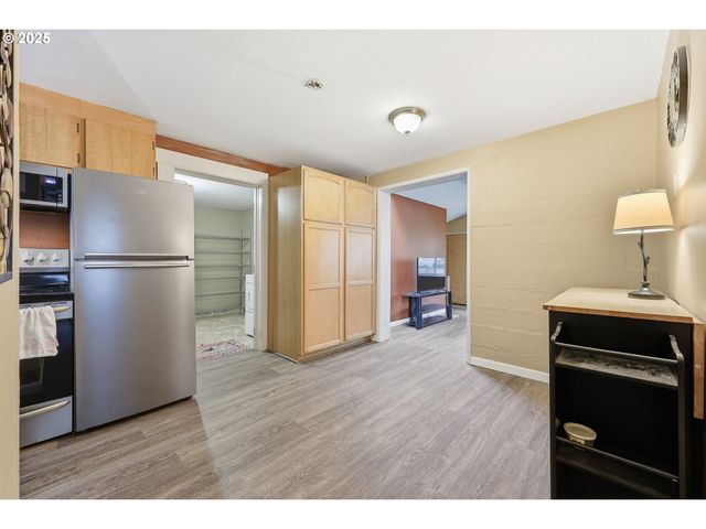 13325 Sw LARSON St, Beaverton, OR 97005