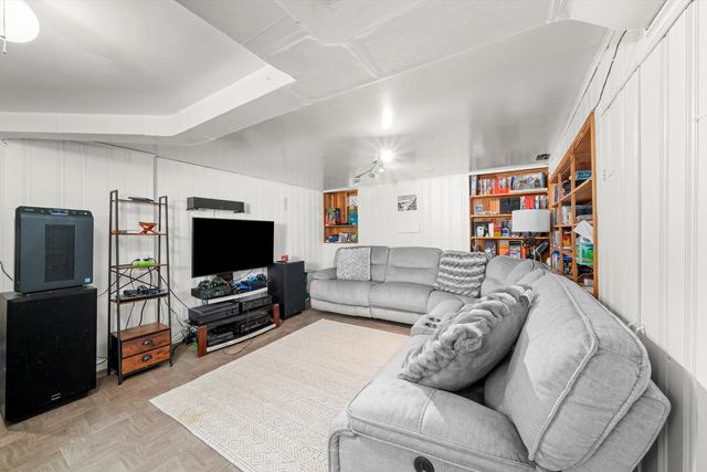 3833 Oak Park Avenue, Berwyn, IL 60402