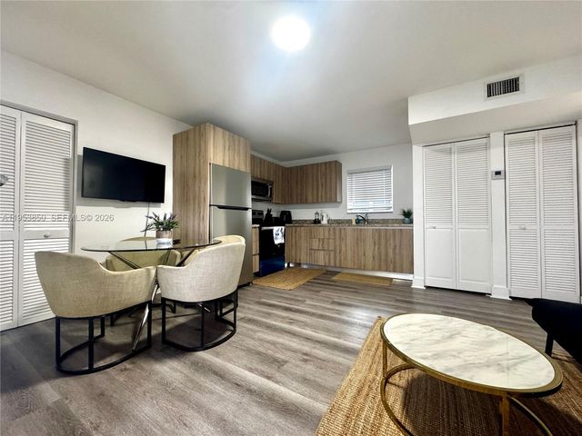 1684 SW 10th St, Miami, FL 33135