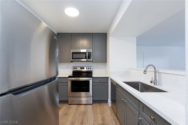 5055 West Hacienda Avenue 1021, Las Vegas, NV 89118