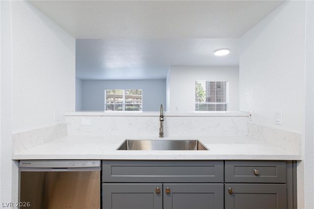 5055 West Hacienda Avenue 1021, Las Vegas, NV 89118