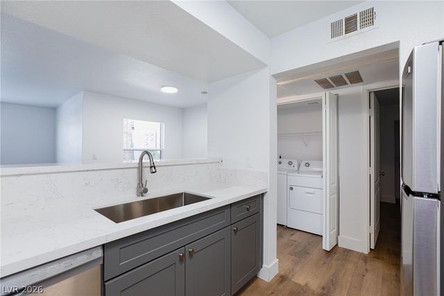 5055 West Hacienda Avenue 1021, Las Vegas, NV 89118