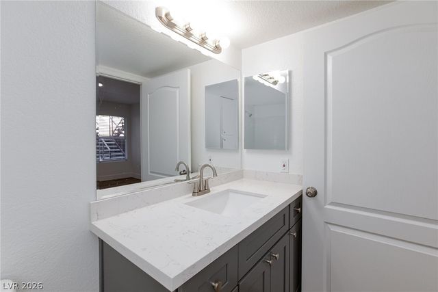 5055 West Hacienda Avenue 1021, Las Vegas, NV 89118