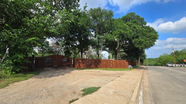 2401 Gibbs Williams Road, Dallas, TX 75233