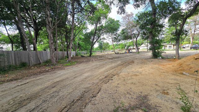 2401 Gibbs Williams Road, Dallas, TX 75233