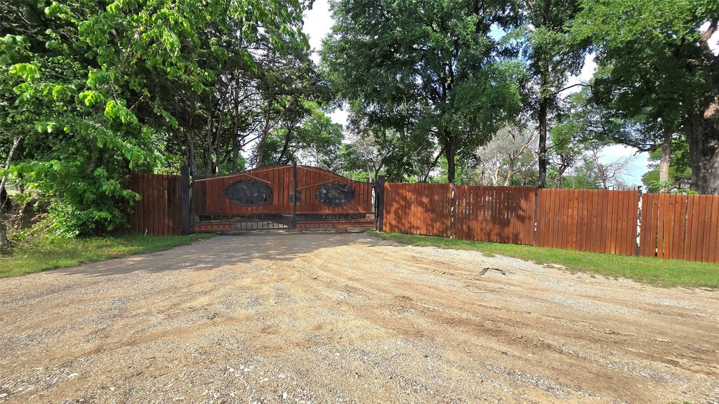2401 Gibbs Williams Road, Dallas, TX 75233