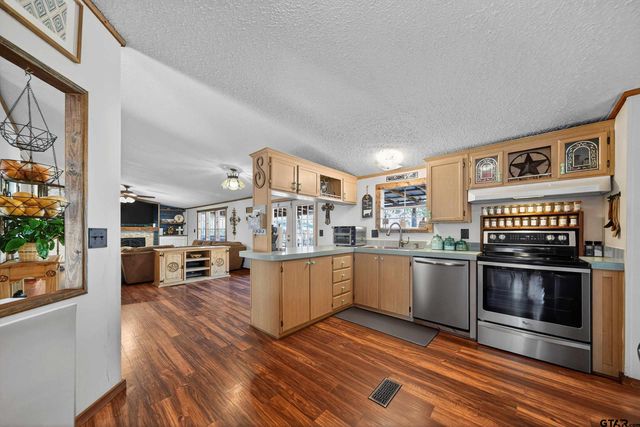 2000 W. An County Rd 441, Palestine, TX 75803