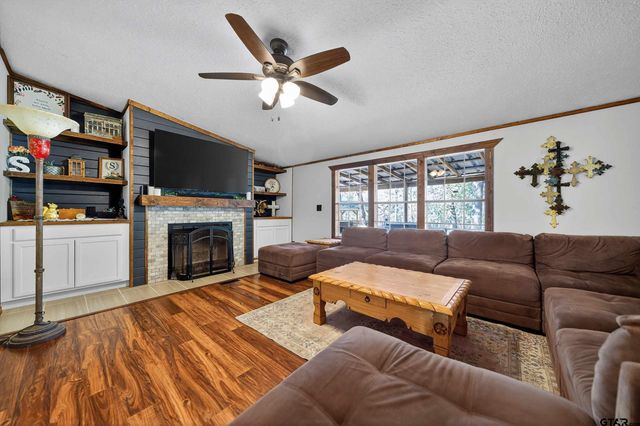 2000 W. An County Rd 441, Palestine, TX 75803