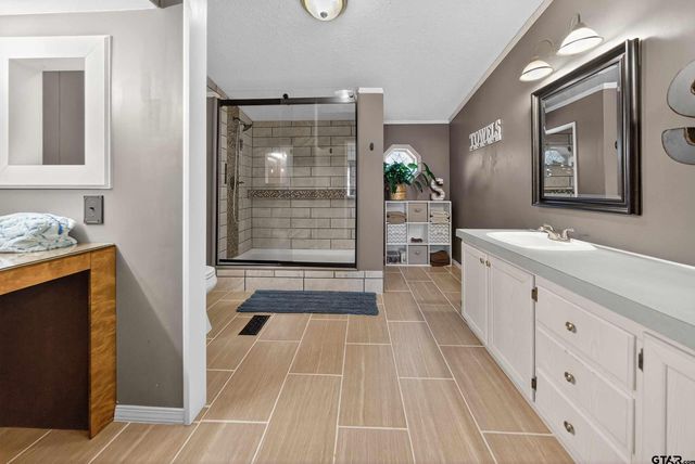 2000 W. An County Rd 441, Palestine, TX 75803