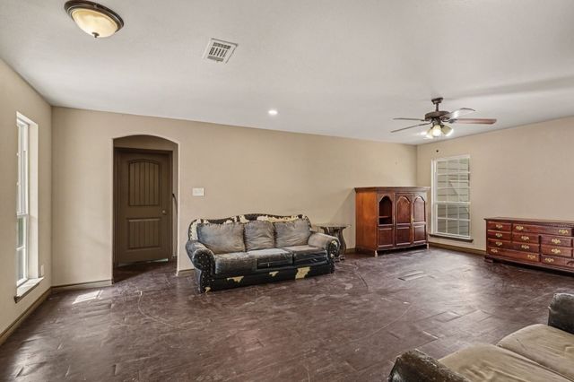 2821 STATE HIGHWAY 101, Bridgeport, TX 76426