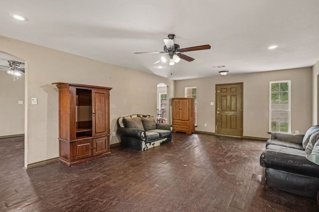 2821 STATE HIGHWAY 101, Bridgeport, TX 76426