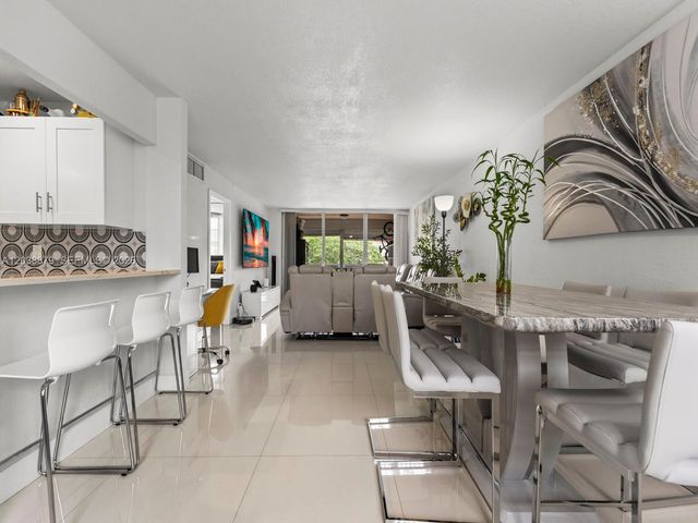 7021 Environ Boulevard 320, Lauderhill, FL 33319