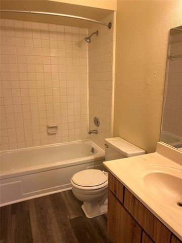 16111 Aspenglen Drive 206, Houston, TX 77084