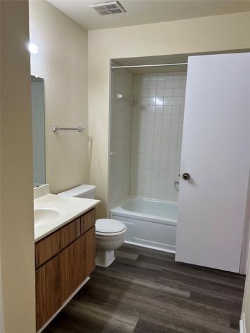 16111 Aspenglen Drive 206, Houston, TX 77084