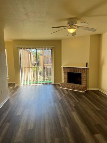 16111 Aspenglen Drive 206, Houston, TX 77084