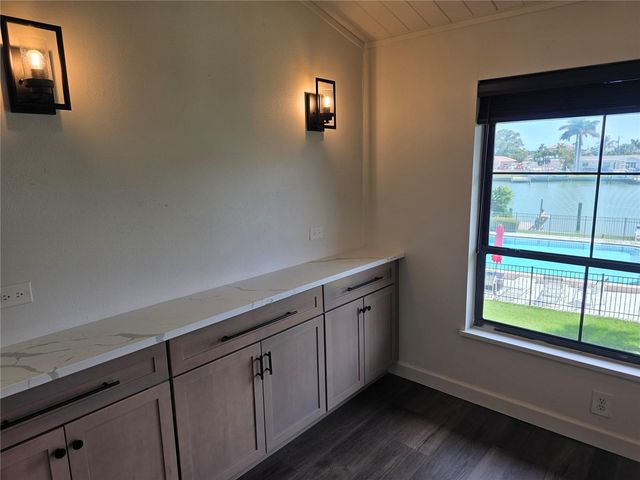 507 PLAZA SEVILLE COURT 514, Treasure Island, FL 33706