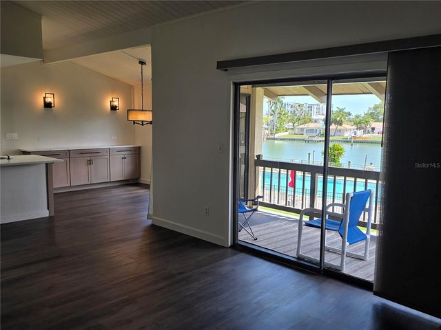 507 PLAZA SEVILLE COURT 514, Treasure Island, FL 33706