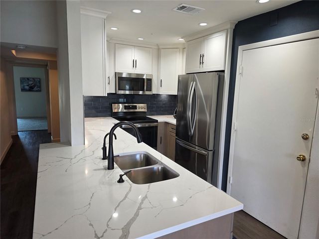 507 PLAZA SEVILLE COURT 514, Treasure Island, FL 33706
