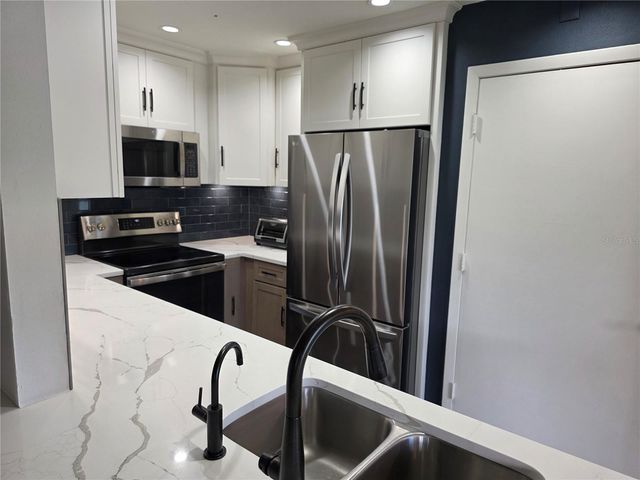 507 PLAZA SEVILLE COURT 514, Treasure Island, FL 33706