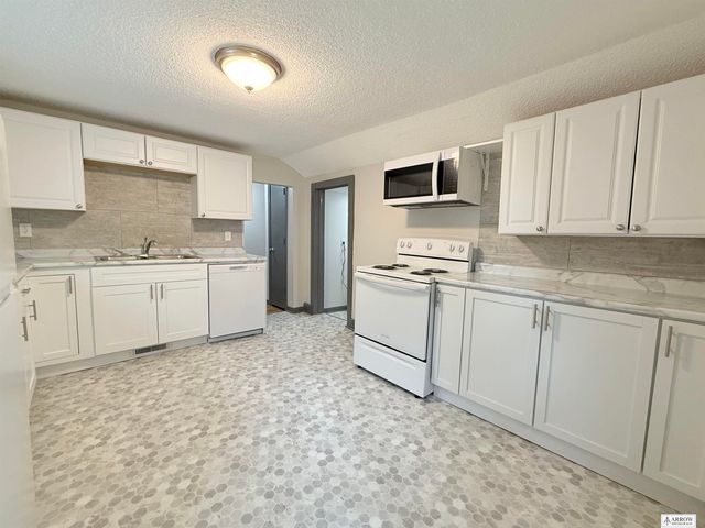 236 W E Street, Lincoln, NE 68508