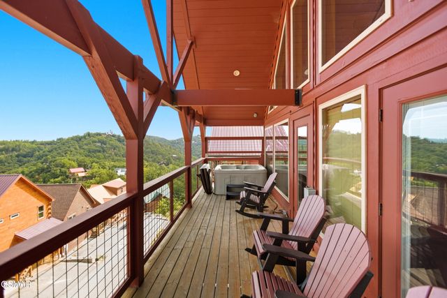 2042 Starr Crest Drive, Sevierville, TN 37876