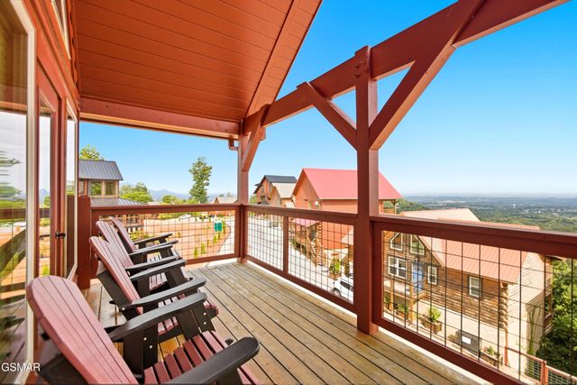 2042 Starr Crest Drive, Sevierville, TN 37876