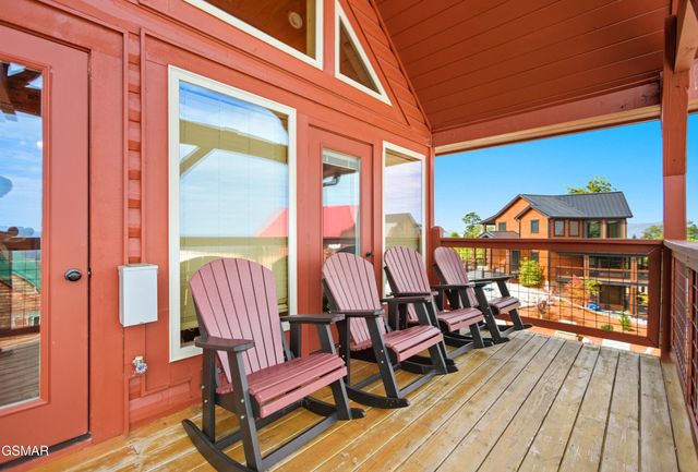 2042 Starr Crest Drive, Sevierville, TN 37876