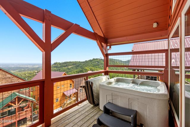 2042 Starr Crest Drive, Sevierville, TN 37876