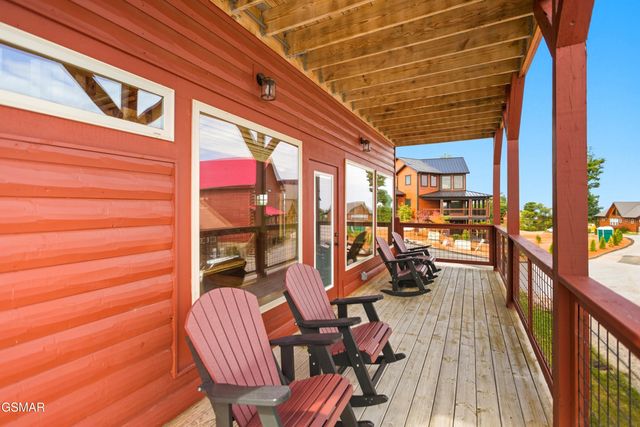 2042 Starr Crest Drive, Sevierville, TN 37876