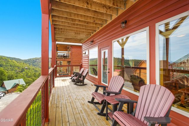 2042 Starr Crest Drive, Sevierville, TN 37876