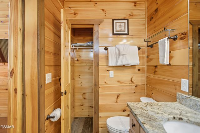 2042 Starr Crest Drive, Sevierville, TN 37876