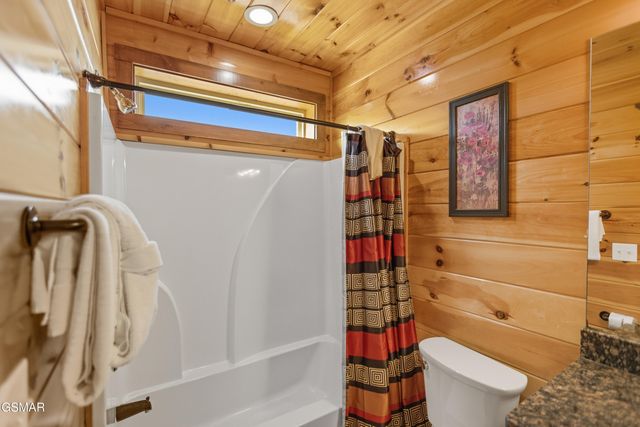 2042 Starr Crest Drive, Sevierville, TN 37876